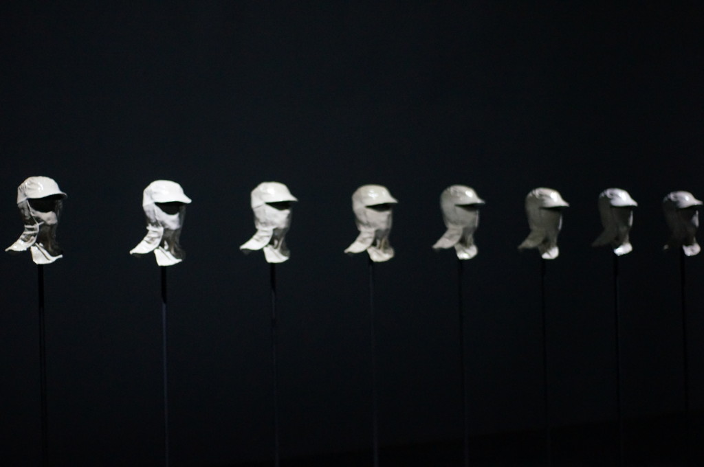 Tuan Mami, Mining masks of porcelain