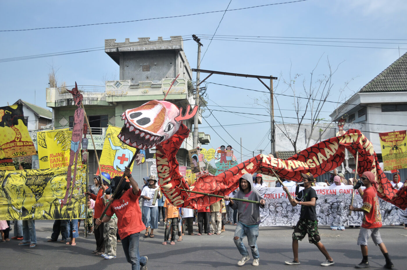 A carnival with banners by Taring Padi remembering four years of the Lapindo Mud Tragedy in Siring Barat, Porong, Sidoarjo, East Java (2010). Courtesy of ArtAsiaPacific and the artists