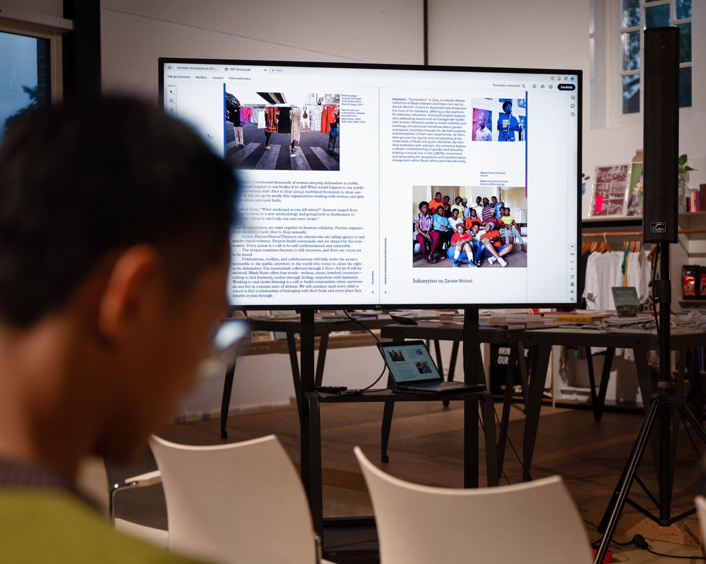 Foto van de boekpresentatie Visible – Art As Policies for Care. Socially Engaged Art (2024) bij Framer Framed, Amsterdam. © Chris Becher / Framer Framed