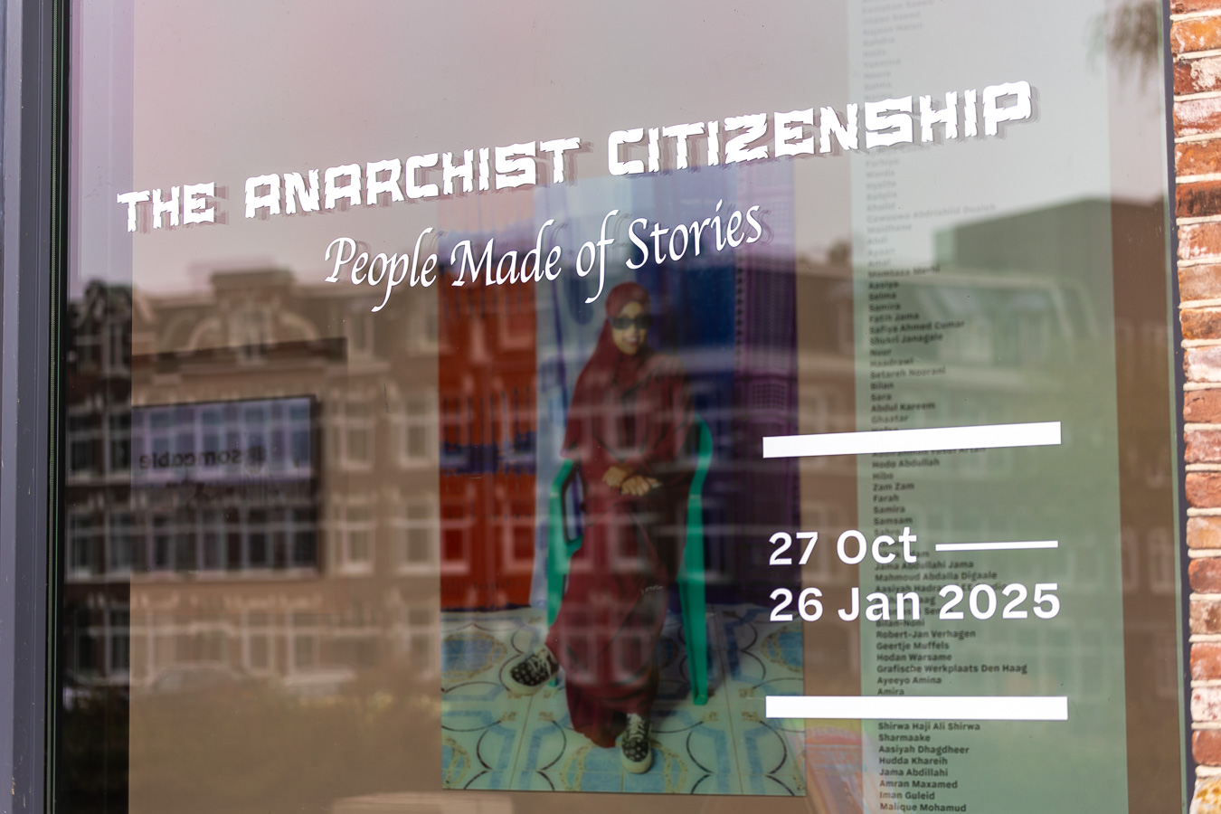 Installatiefoto van de tentoonstelling The Anarchist Citizenship: People Made of Stories (2024) bij Framer Framed, Amsterdam. © Maarten Nauw / Framer Framed.