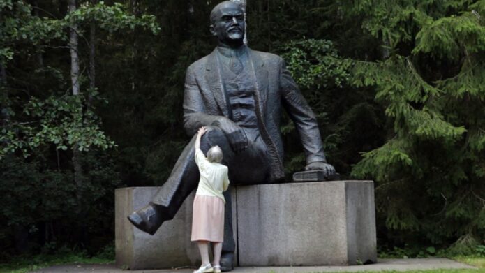 Still from Aldona (2013). Courtesy of Emilija Škarnulytė.